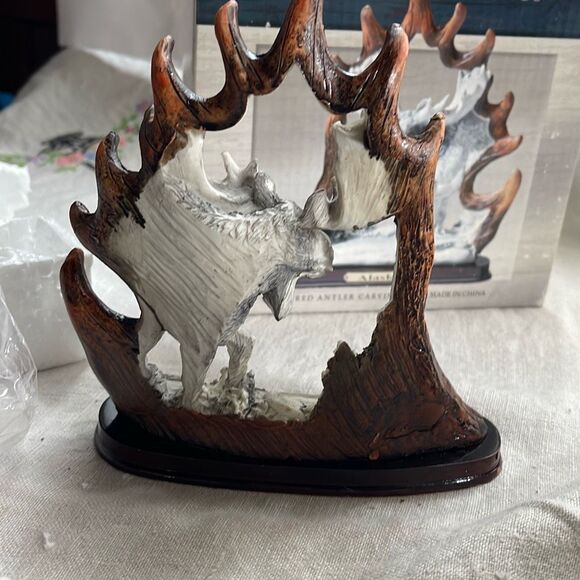 Alaskan Carvings Colletor series moose in snow . - Picture 4 of 8